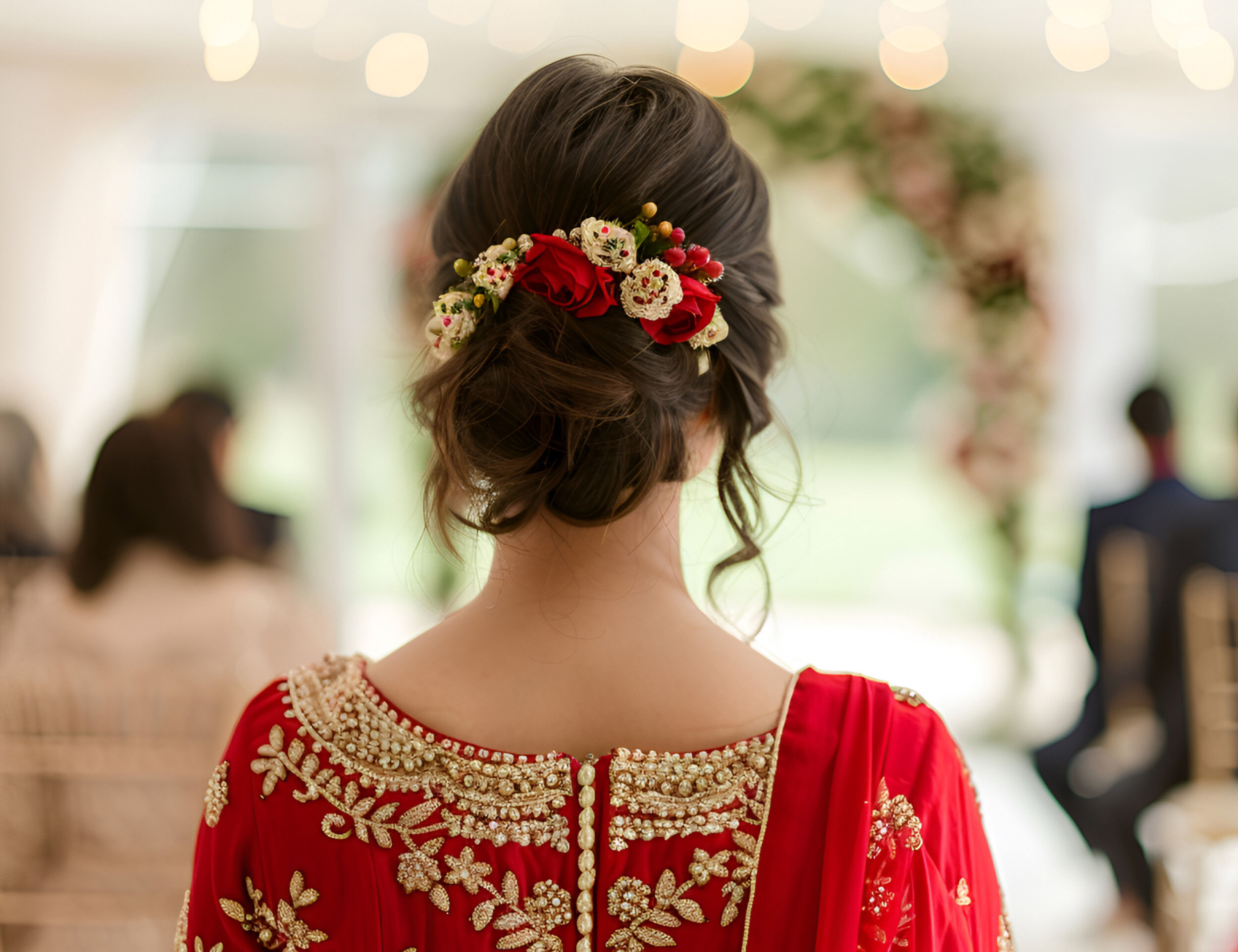 A bride with different flower ring on her juda 